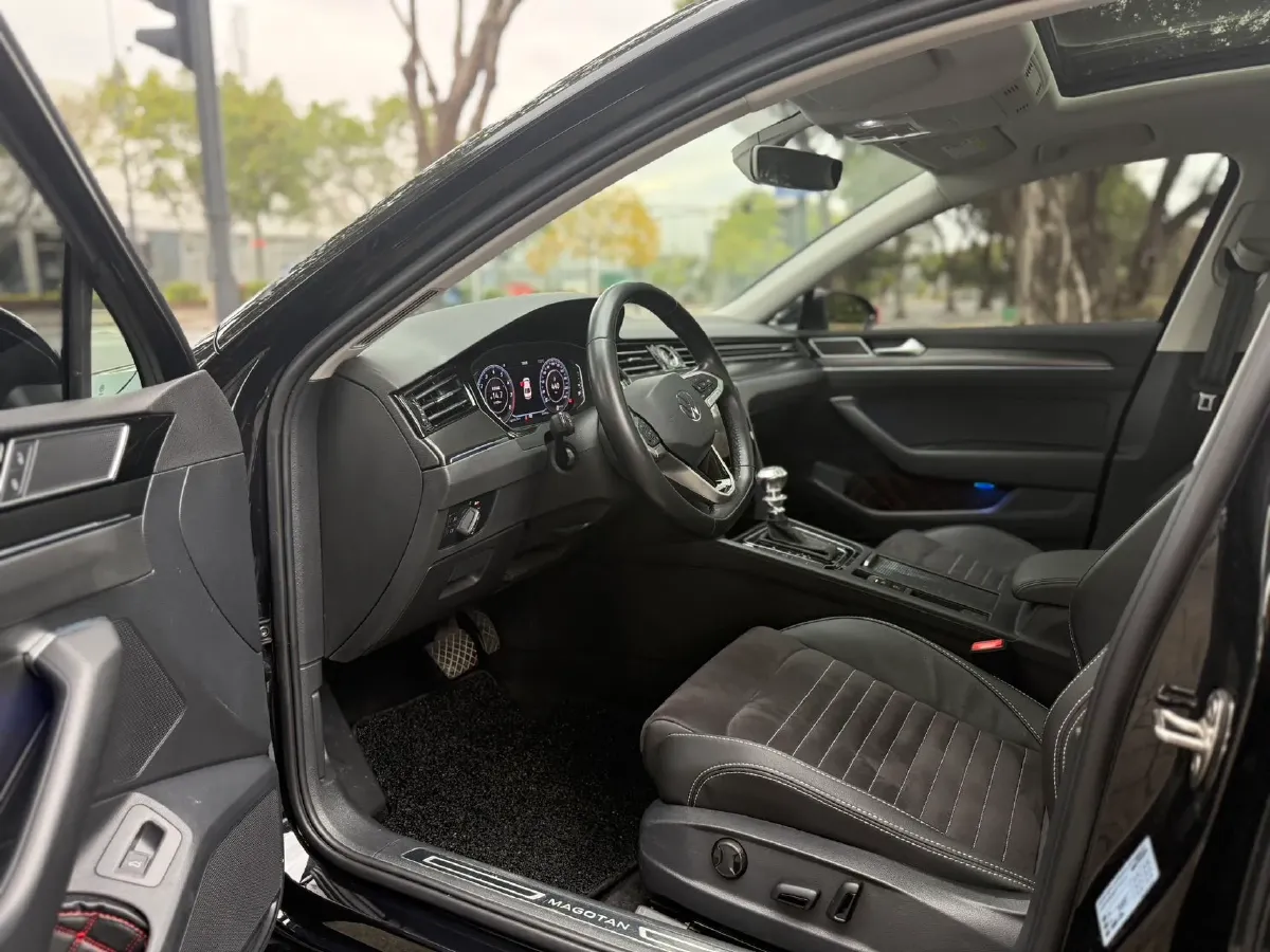 2020 Volkswagen Magotan 2.0T 186HP L4 7DCT,autocango,china used car exporter,china ev exporter,chinese used car exporter,chinese used ev exporter