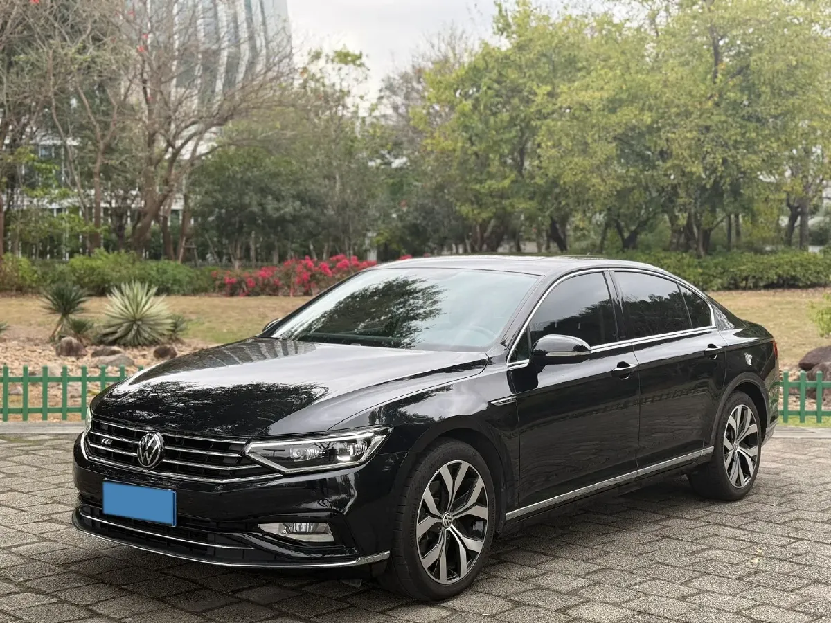 2020 Volkswagen Magotan 2.0T 186HP L4 7DCT,autocango,china used car exporter,china ev exporter,chinese used car exporter,chinese used ev exporter