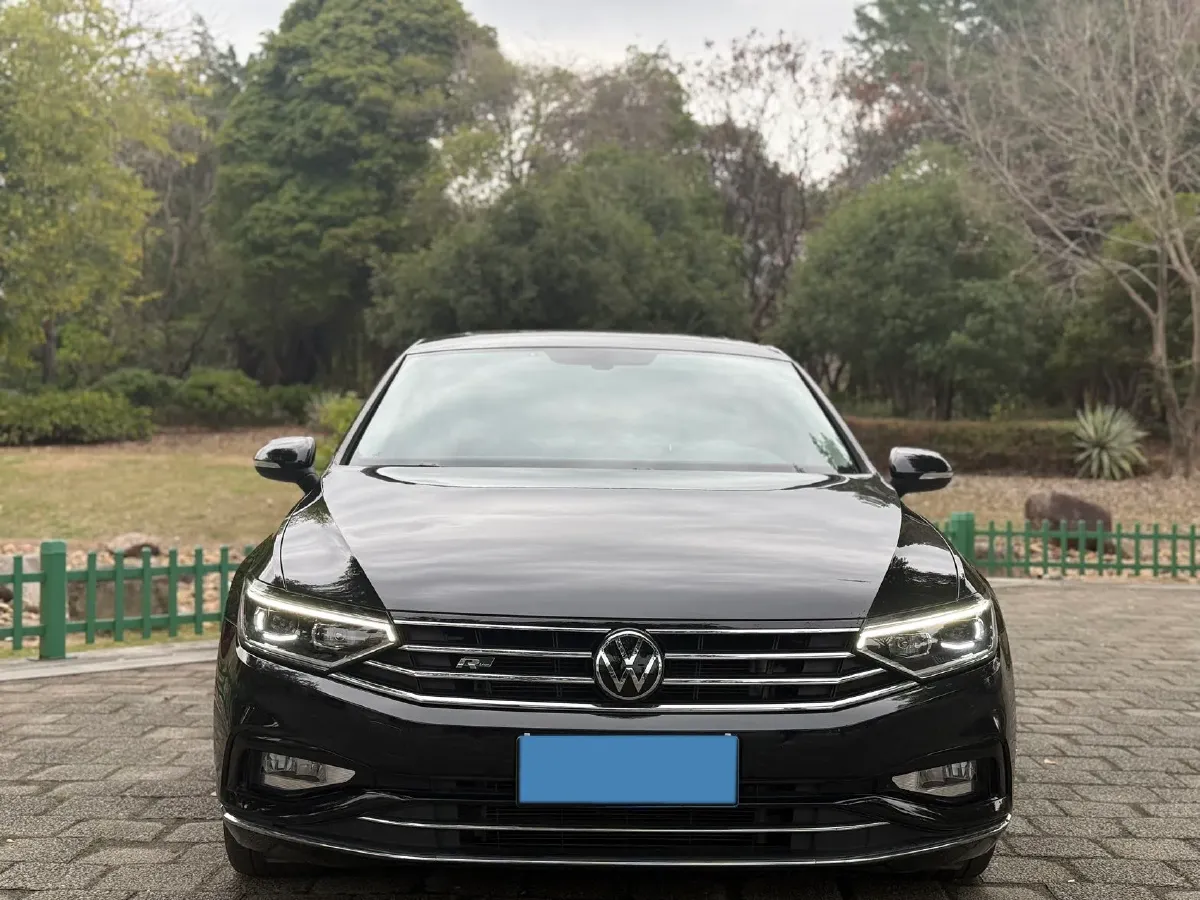 2020 Volkswagen Magotan 2.0T 186HP L4 7DCT,autocango,china used car exporter,china ev exporter,chinese used car exporter,chinese used ev exporter