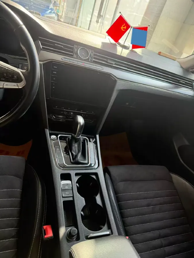 2021 Volkswagen Magotan 2.0T 186HP L4 7DCT,autocango,china used car exporter,china ev exporter,chinese used car exporter,chinese used ev exporter