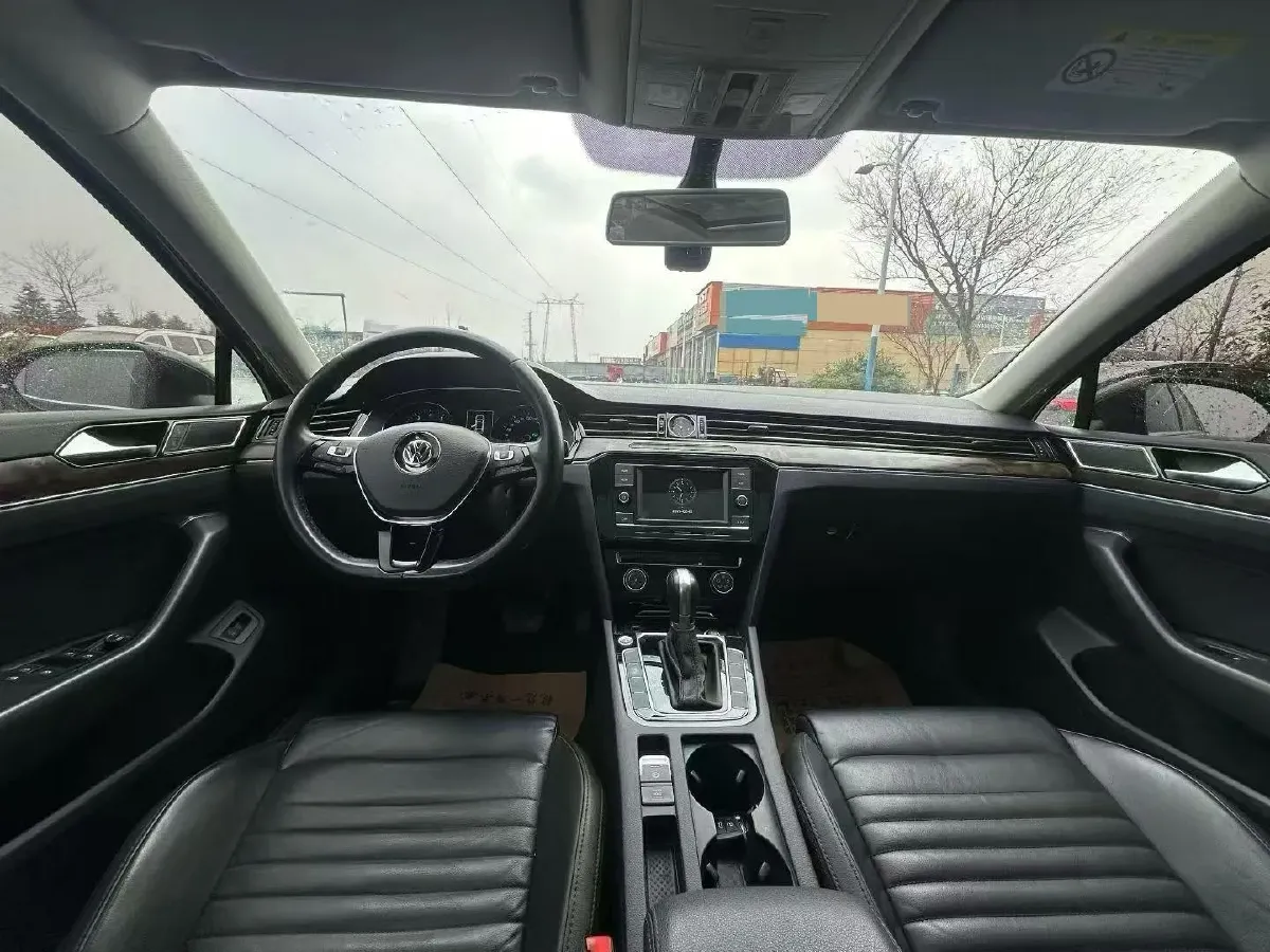 2020 Volkswagen Magotan 2.0T 186HP L4 7DCT,autocango,china used car exporter,china ev exporter,chinese used car exporter,chinese used ev exporter