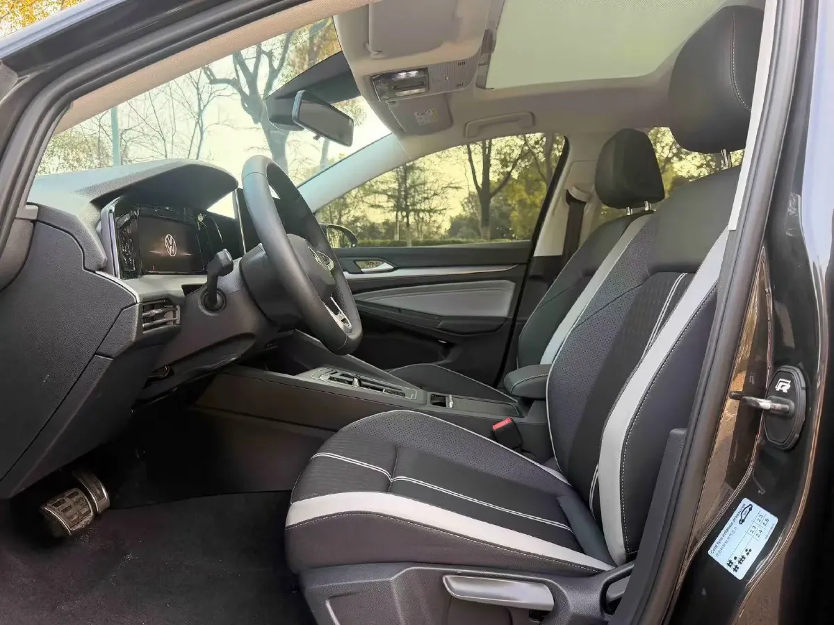 2025 Volkswagen Golf 1.5T 160HP L4 7DCT,autocango,china used car exporter,china ev exporter,chinese used car exporter,chinese used ev exporter