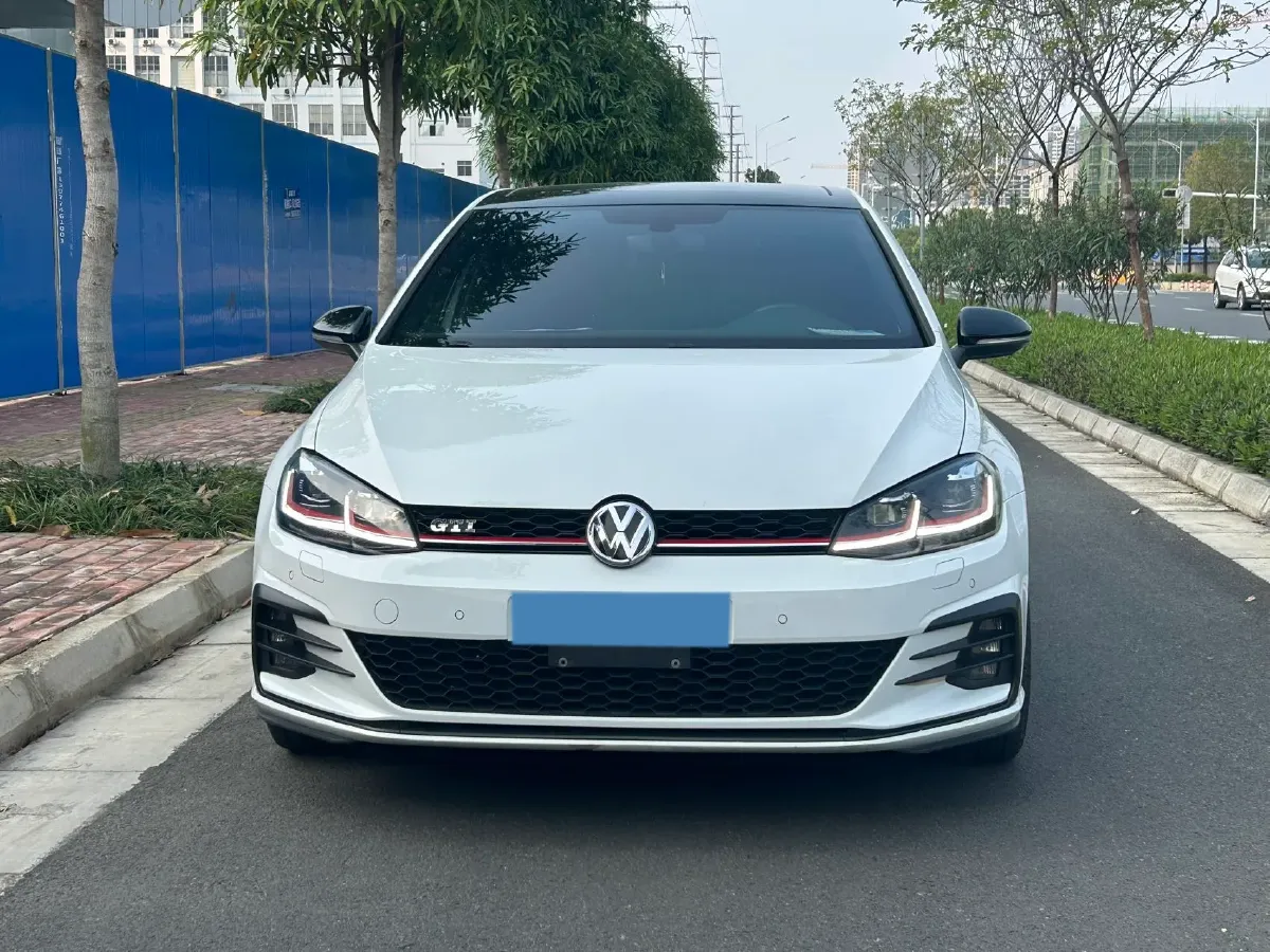 2018 Volkswagen GolfGTI 2.0T 220HP L4 7DCT,autocango,china used car exporter,china ev exporter,chinese used car exporter,chinese used ev exporter