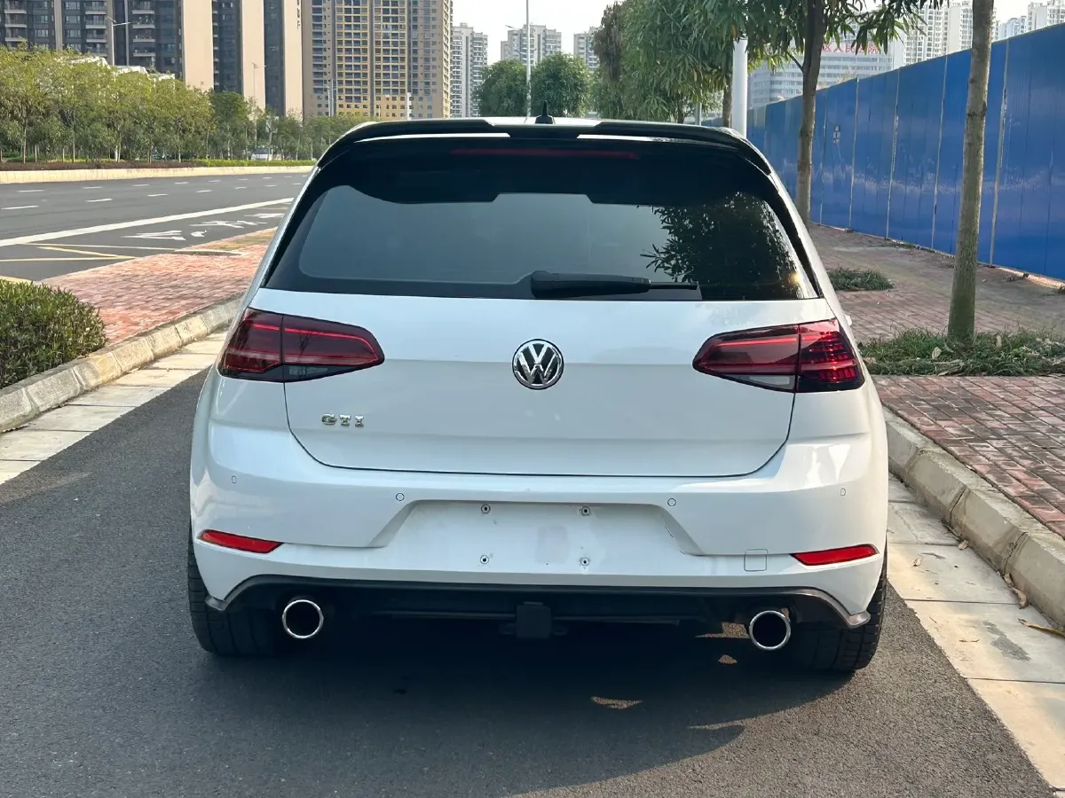 2018 Volkswagen GolfGTI 2.0T 220HP L4 7DCT,autocango,china used car exporter,china ev exporter,chinese used car exporter,chinese used ev exporter