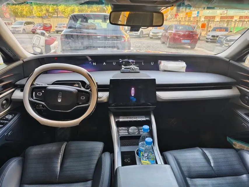 2023 Lincoln Nautilus 2.0T 261HP L4 8AT,autocango,china used car exporter,china ev exporter,chinese used car exporter,chinese used ev exporter