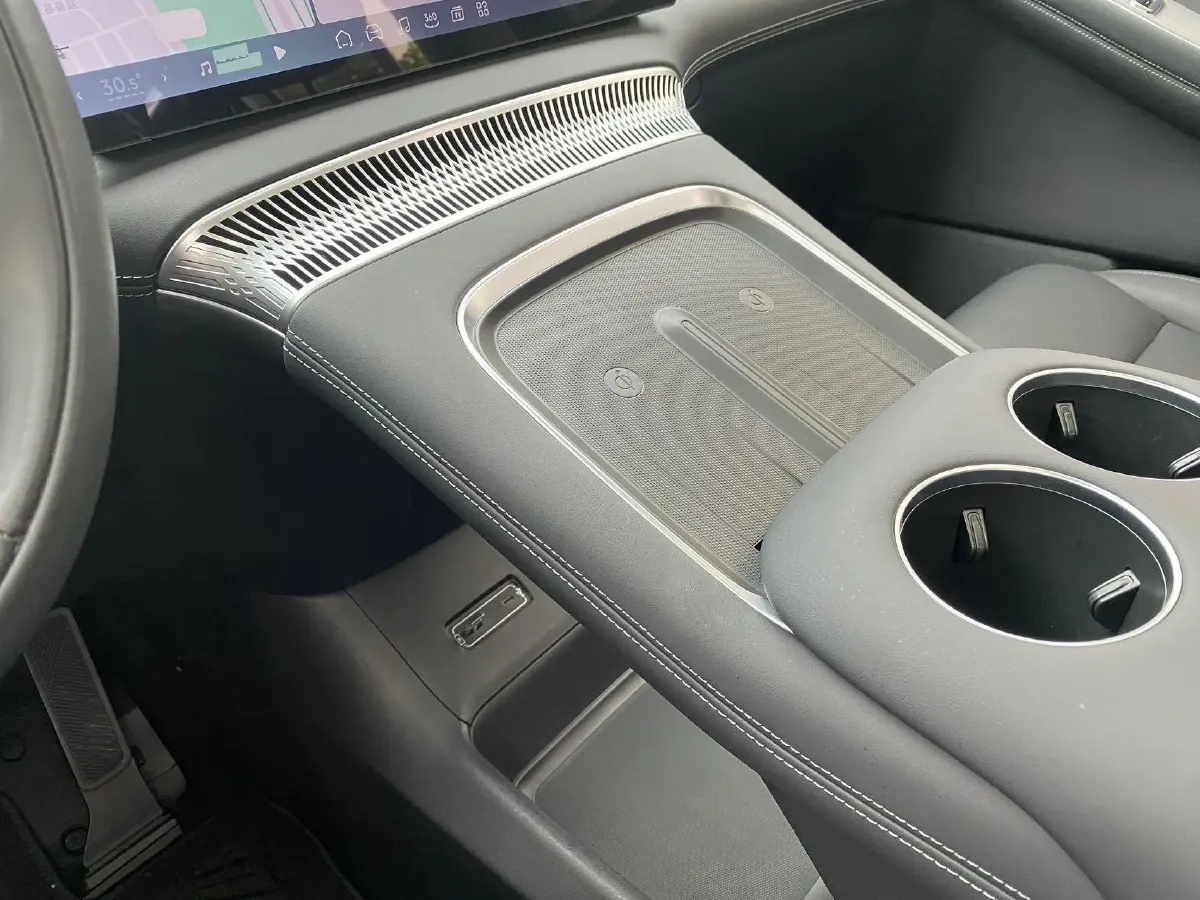 2024 Xpeng X9 BEV 101.5KWH,autocango,china used car exporter,china ev exporter,chinese used car exporter,chinese used ev exporter