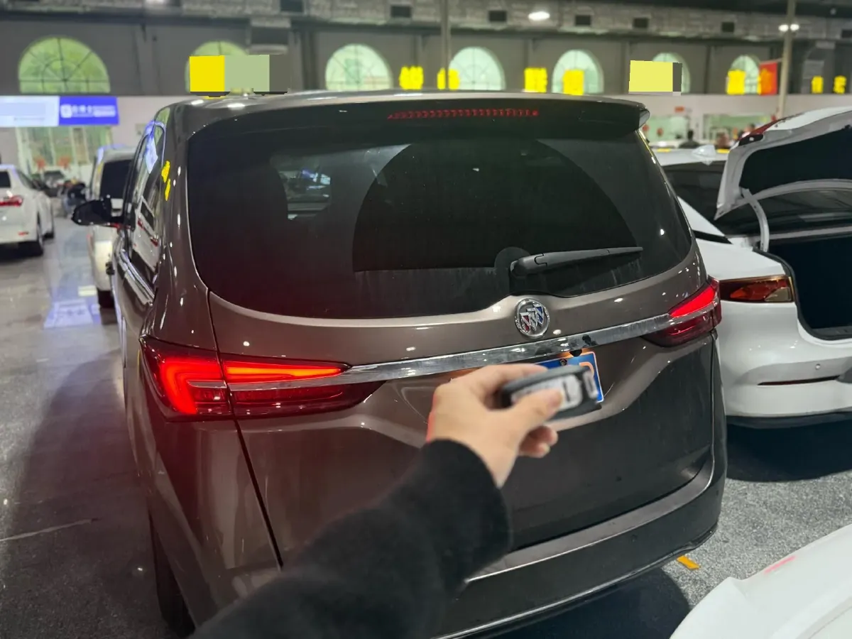 2022 Buick GL8 2.0T 237HP L4 9AT,autocango,china used car exporter,china ev exporter,chinese used car exporter,chinese used ev exporter