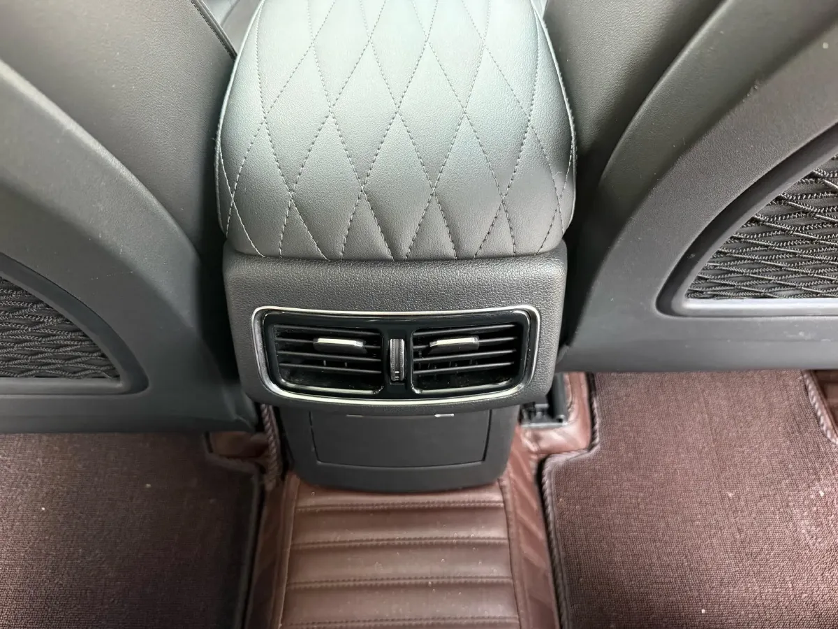 2022 HongQi HS5 2.0T 224HP L4 6AT,autocango,china used car exporter,china ev exporter,chinese used car exporter,chinese used ev exporter