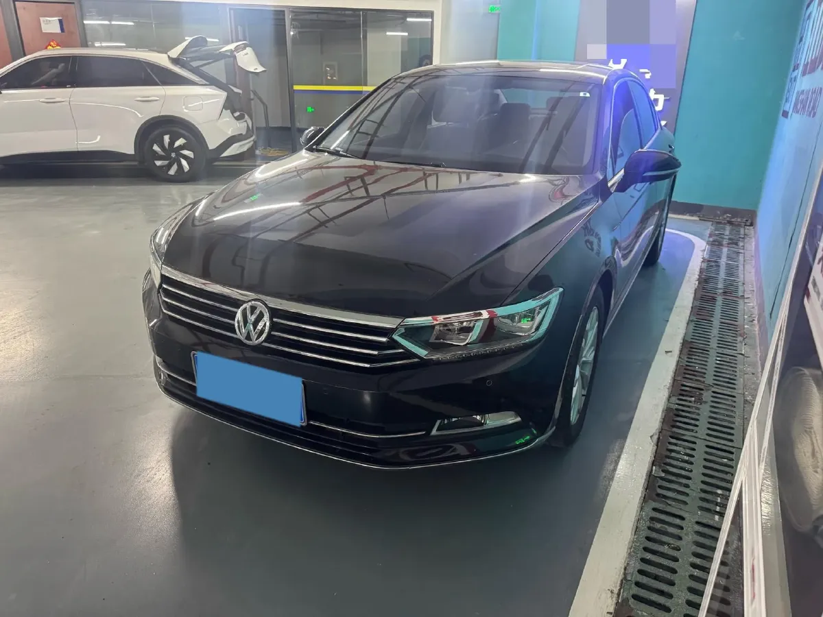 2019 Volkswagen Magotan 2.0T 186HP L4 7DCT,autocango,china used car exporter,china ev exporter,chinese used car exporter,chinese used ev exporter