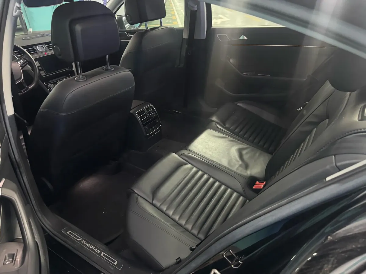 2019 Volkswagen Magotan 2.0T 186HP L4 7DCT,autocango,china used car exporter,china ev exporter,chinese used car exporter,chinese used ev exporter