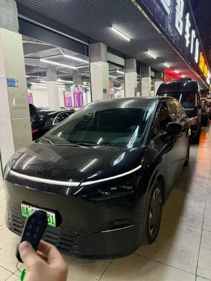 2024 Xpeng X9 BEV 101.5KWH,autocango,china used car exporter,china ev exporter,chinese used car exporter,chinese used ev exporter