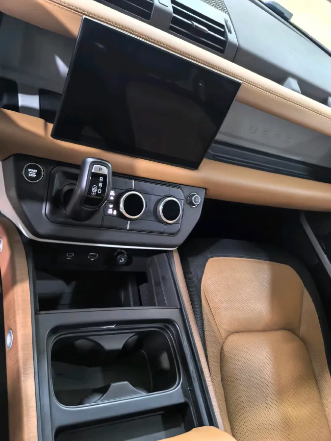 2024 Land Rover Defender 3.0T 400HP L6 8AT,autocango,china used car exporter,china ev exporter,chinese used car exporter,chinese used ev exporter