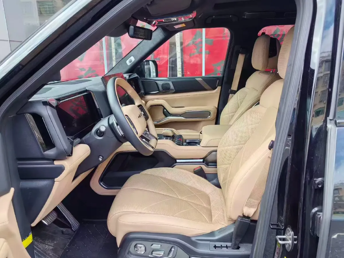 2025 FangChengBao Bao 8 2.0T 245HP L4 E-CVT PHEV 36.8KWH,autocango,china used car exporter,china ev exporter,chinese used car exporter,chinese used ev exporter