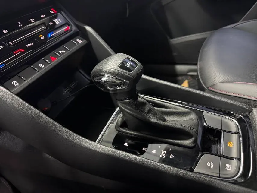 2021 Skoda Karoq 1.4T 150HP L4 7DCT,autocango,china used car exporter,china ev exporter,chinese used car exporter,chinese used ev exporter