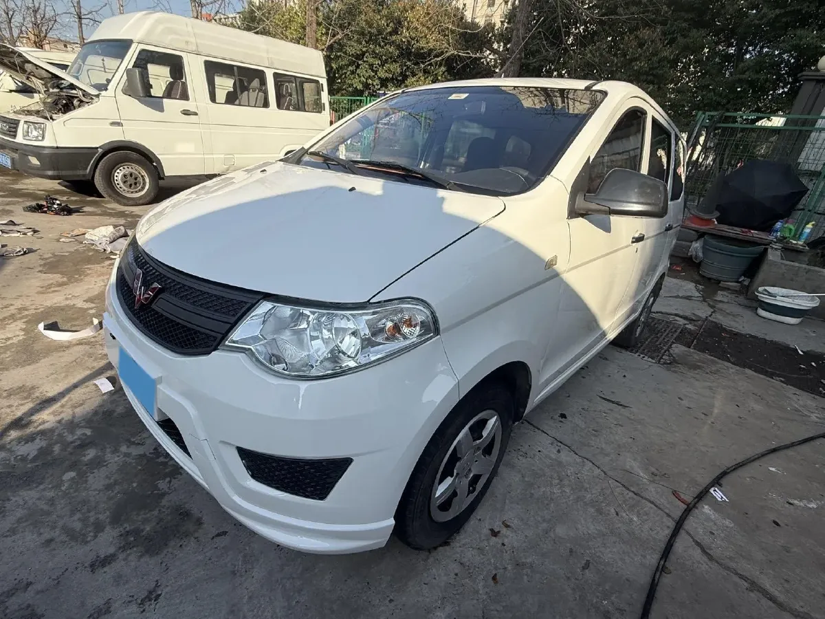 2018 WuLing HongGuang 1.2L 82HP L4 5MT,autocango,china used car exporter,china ev exporter,chinese used car exporter,chinese used ev exporter