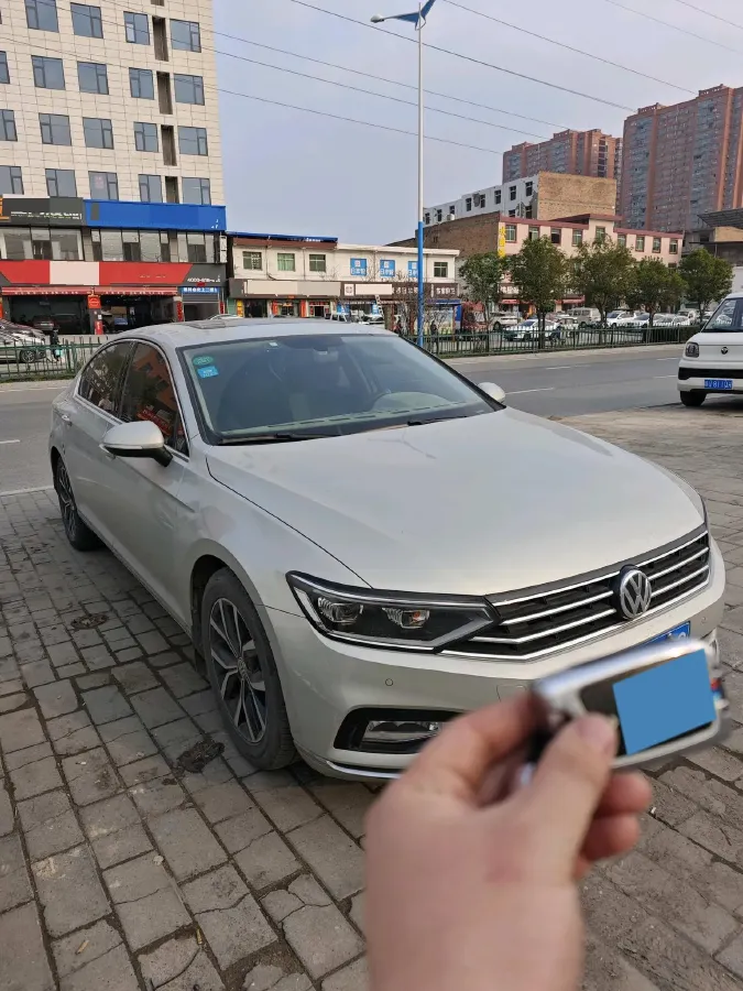 2020 Volkswagen Magotan 2.0T 186HP L4 7DCT,autocango,china used car exporter,china ev exporter,chinese used car exporter,chinese used ev exporter