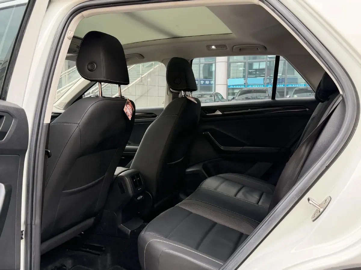 2020 Volkswagen T-Roc 1.4T 150HP L4 7DCT,autocango,china used car exporter,china ev exporter,chinese used car exporter,chinese used ev exporter