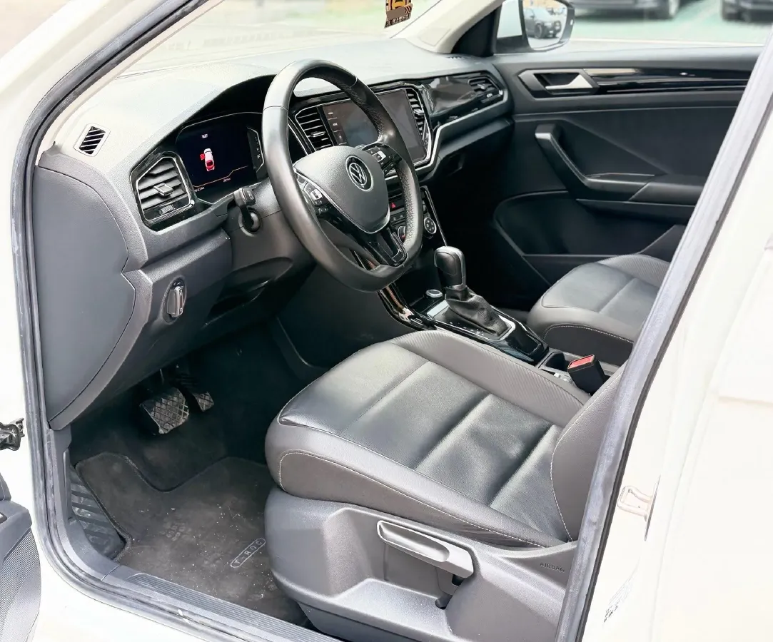 2020 Volkswagen T-Roc 1.4T 150HP L4 7DCT,autocango,china used car exporter,china ev exporter,chinese used car exporter,chinese used ev exporter