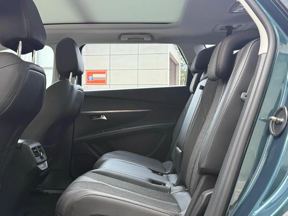 2019 Peugeot 5008 1.8T 204HP L4 6AT,autocango,china used car exporter,china ev exporter,chinese used car exporter,chinese used ev exporter