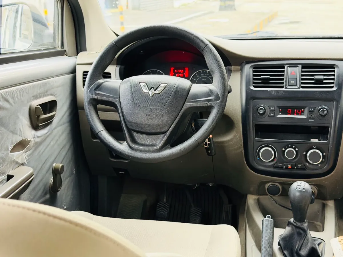 2019 WuLing RongGuang V 1.5L 99HP L4 6MT,autocango,china used car exporter,china ev exporter,chinese used car exporter,chinese used ev exporter