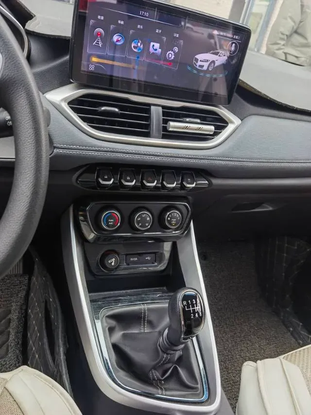 2018 BaoJun 530 1.5T 150HP L4 6MT,autocango,china used car exporter,china ev exporter,chinese used car exporter,chinese used ev exporter