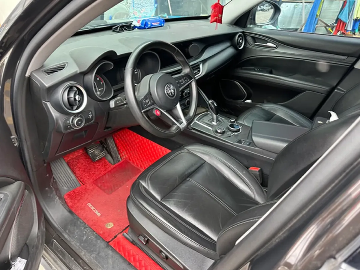 2017 Alfa Romeo Stelvio 2.0T 200HP L4 8AT,autocango,china used car exporter,china ev exporter,chinese used car exporter,chinese used ev exporter