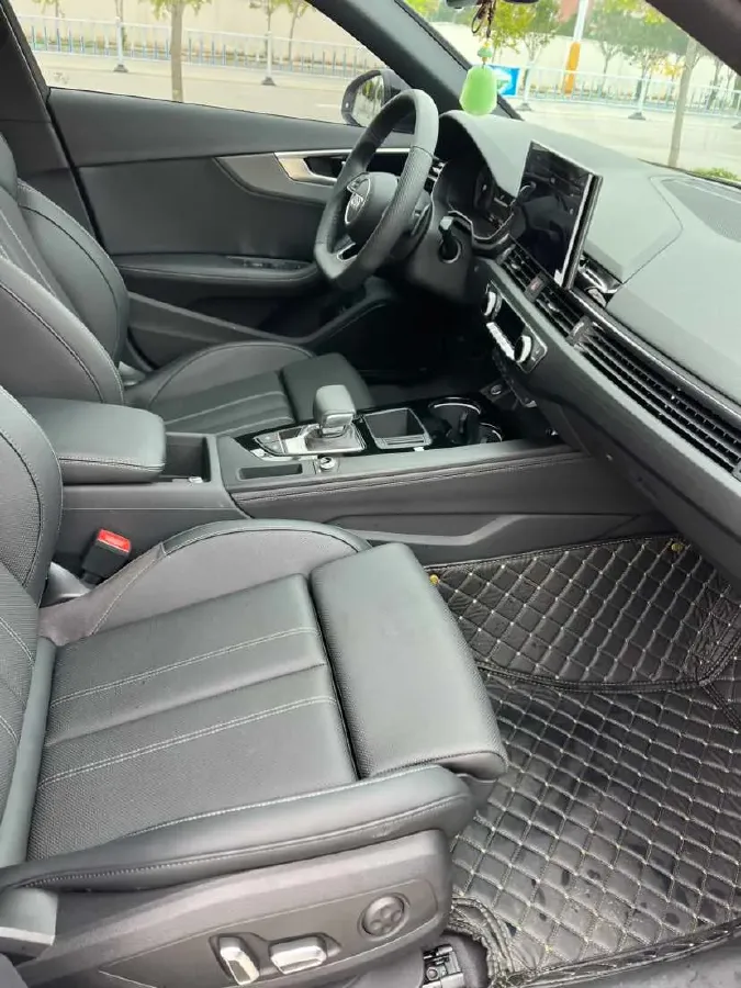 2024 Audi A4L 2.0T 190HP L4 7DCT,autocango,china used car exporter,china ev exporter,chinese used car exporter,chinese used ev exporter