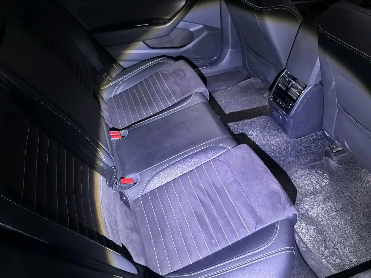 2021 Volkswagen Magotan 2.0T 186HP L4 7DCT,autocango,china used car exporter,china ev exporter,chinese used car exporter,chinese used ev exporter