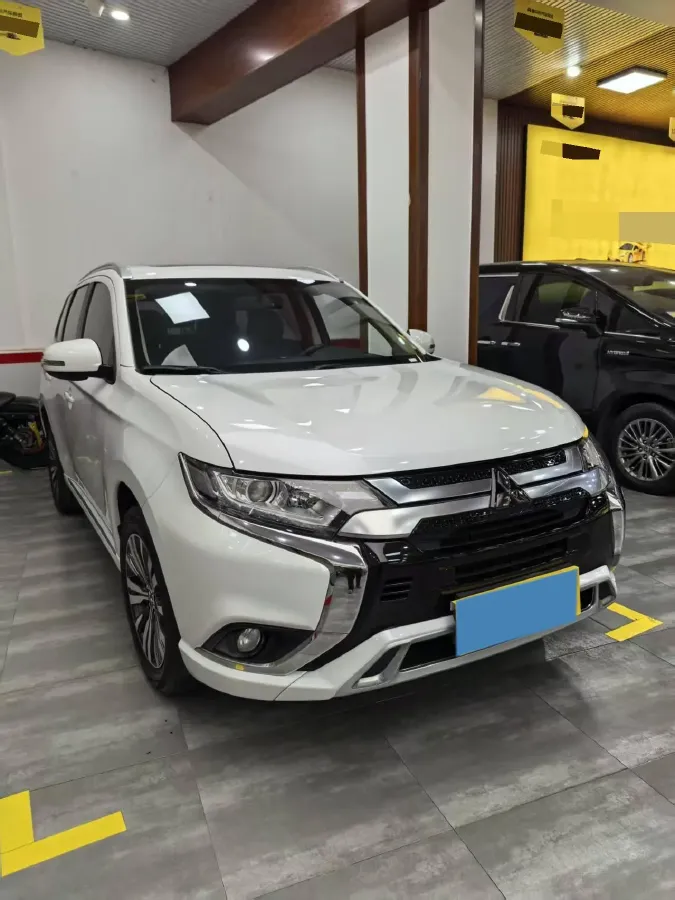 2021 Mitsubishi Outlander 2.0L 166HP L4 CVT,autocango,china used car exporter,china ev exporter,chinese used car exporter,chinese used ev exporter