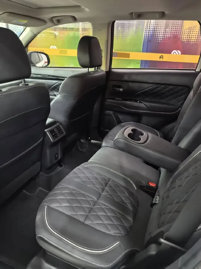 2021 Mitsubishi Outlander 2.0L 166HP L4 CVT,autocango,china used car exporter,china ev exporter,chinese used car exporter,chinese used ev exporter