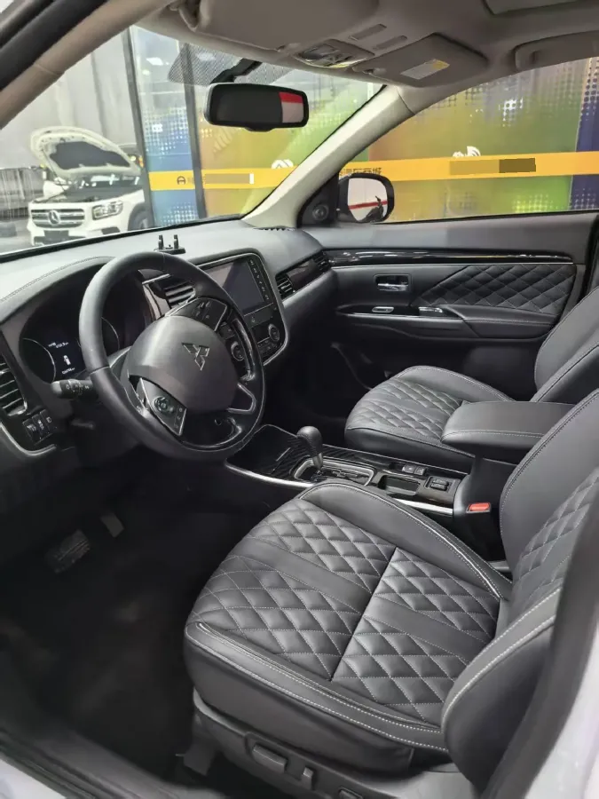 2021 Mitsubishi Outlander 2.0L 166HP L4 CVT,autocango,china used car exporter,china ev exporter,chinese used car exporter,chinese used ev exporter