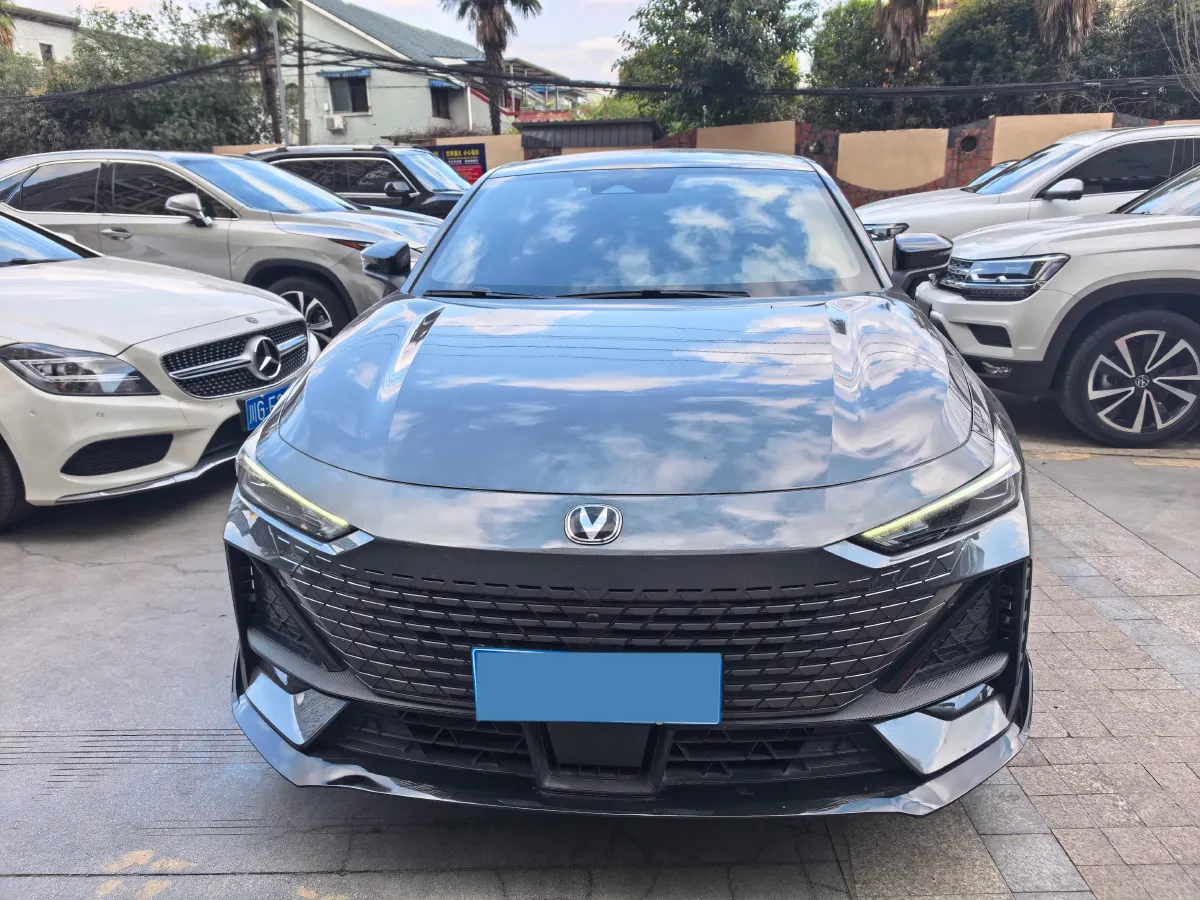 2023 ChangAn UNI-V 1.5T 188HP L4 7DCT,autocango,china used car exporter,china ev exporter,chinese used car exporter,chinese used ev exporter