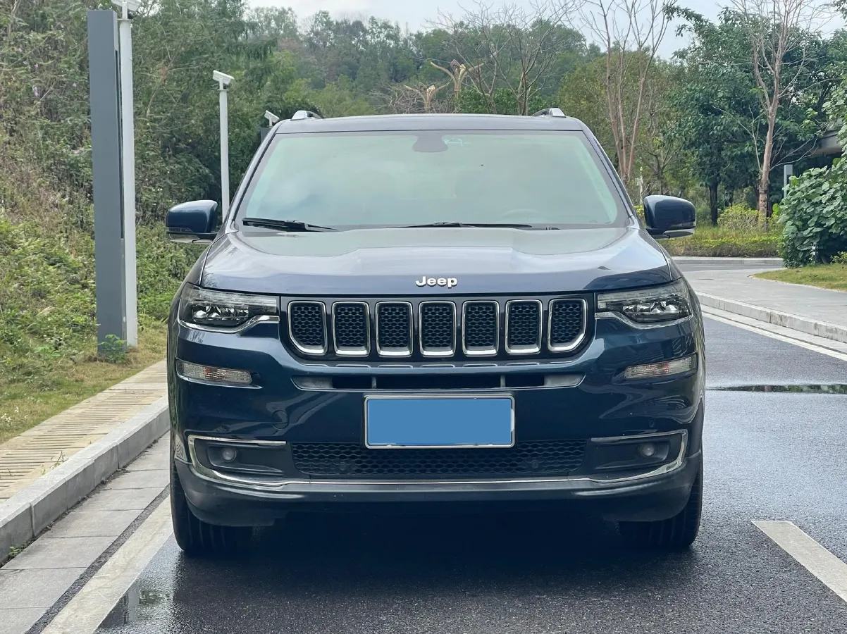2018 Jeep Grand Commander 2.0T 265HP L4 9AT,autocango,china used car exporter,china ev exporter,chinese used car exporter,chinese used ev exporter