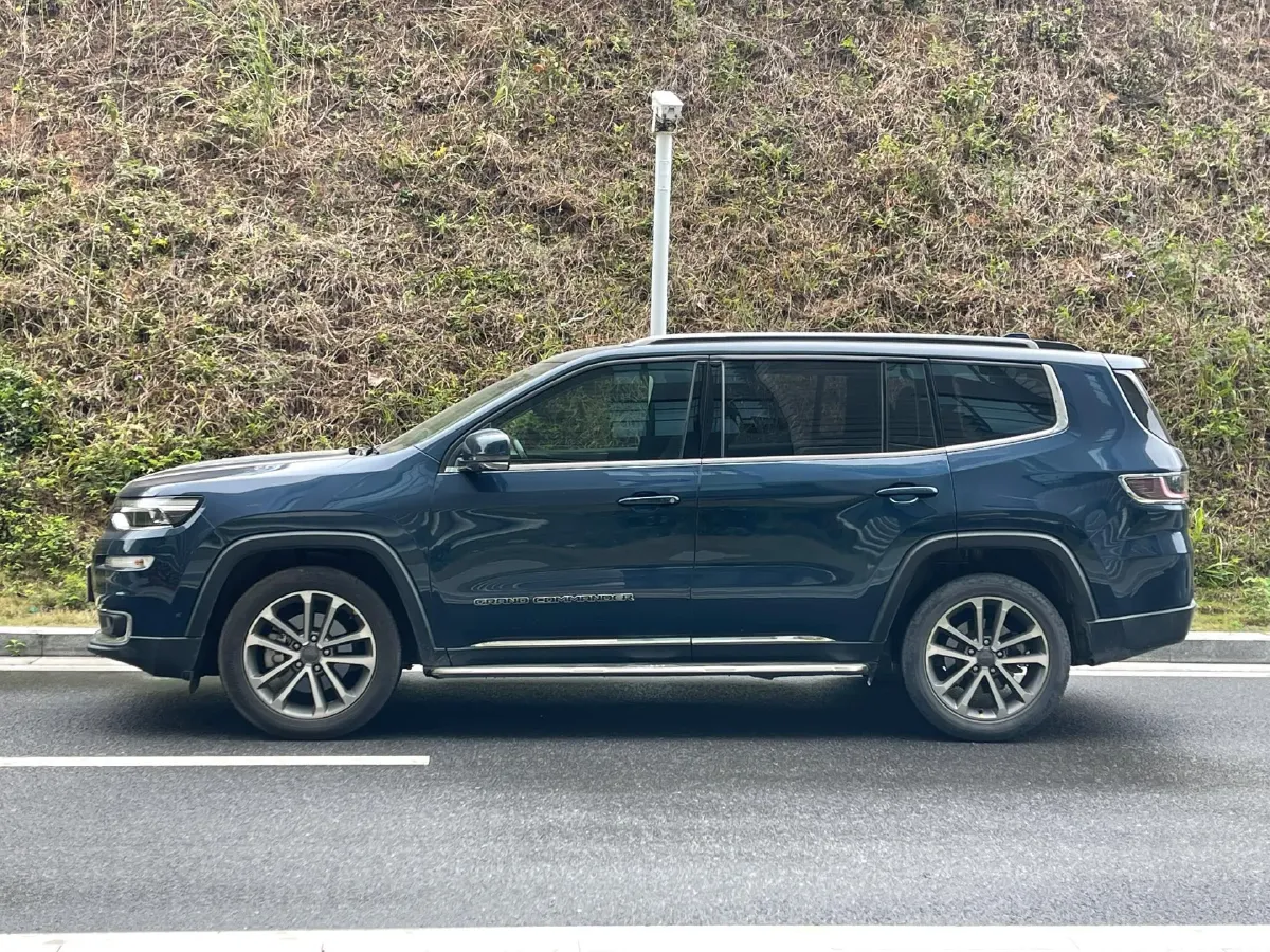 2018 Jeep Grand Commander 2.0T 265HP L4 9AT,autocango,china used car exporter,china ev exporter,chinese used car exporter,chinese used ev exporter