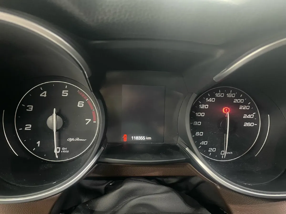 2017 Jaguar XE 2.0T 240HP L4 8AT,autocango,china used car exporter,china ev exporter,chinese used car exporter,chinese used ev exporter