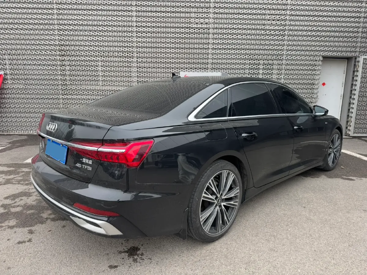 2023 Audi A6L 2.0T 190HP L4 7DCT,autocango,china used car exporter,china ev exporter,chinese used car exporter,chinese used ev exporter
