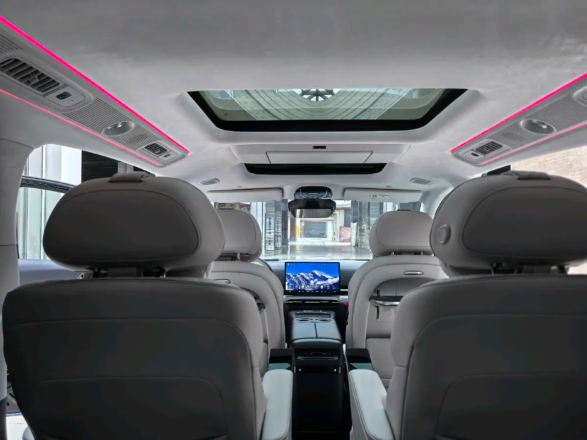 2025 Voyah Dream 1.5T 150HP L4 PHEV 41.7KWH,autocango,china used car exporter,china ev exporter,chinese used car exporter,chinese used ev exporter