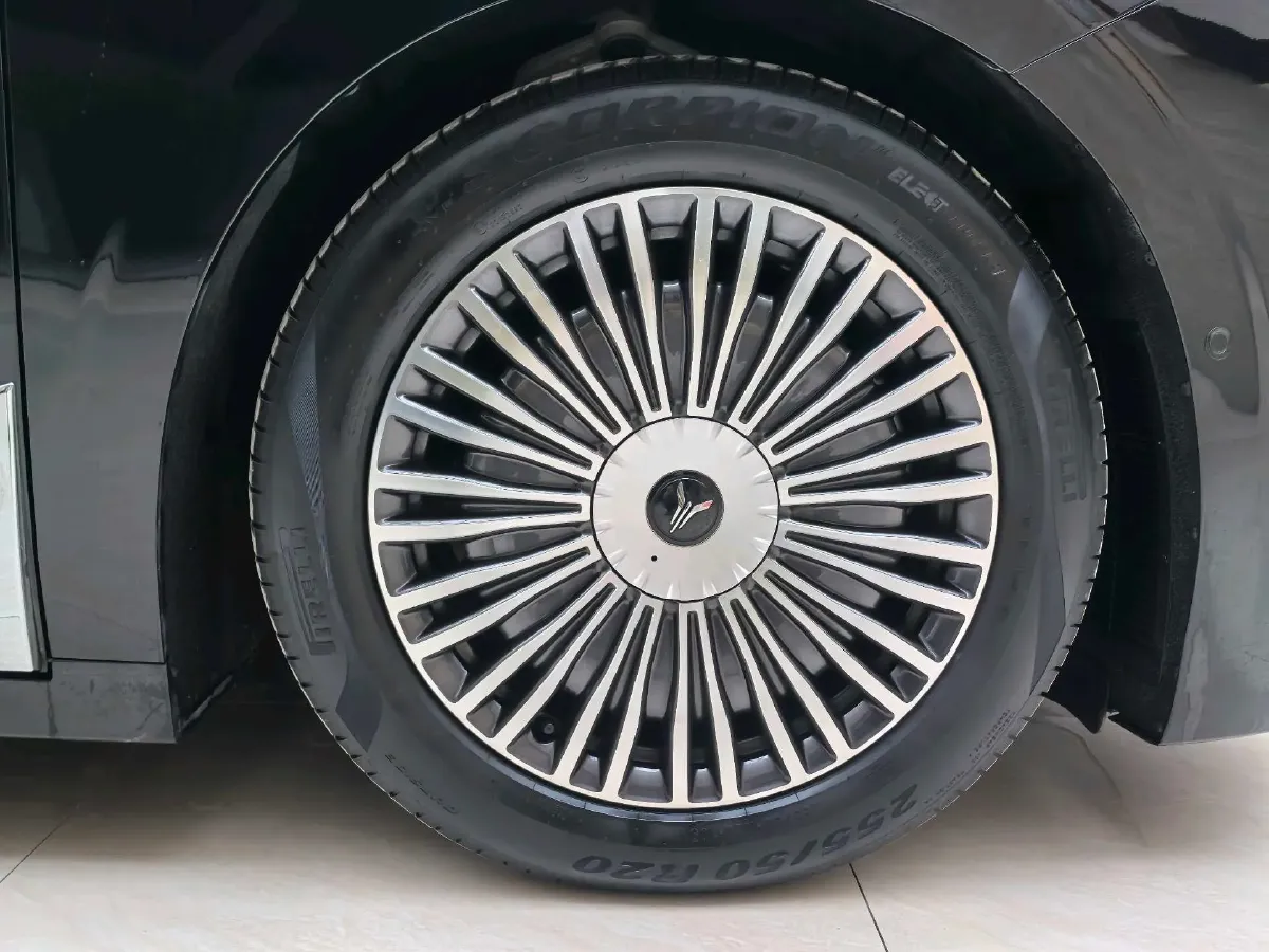 2025 Voyah Dream 1.5T 150HP L4 PHEV 41.7KWH,autocango,china used car exporter,china ev exporter,chinese used car exporter,chinese used ev exporter