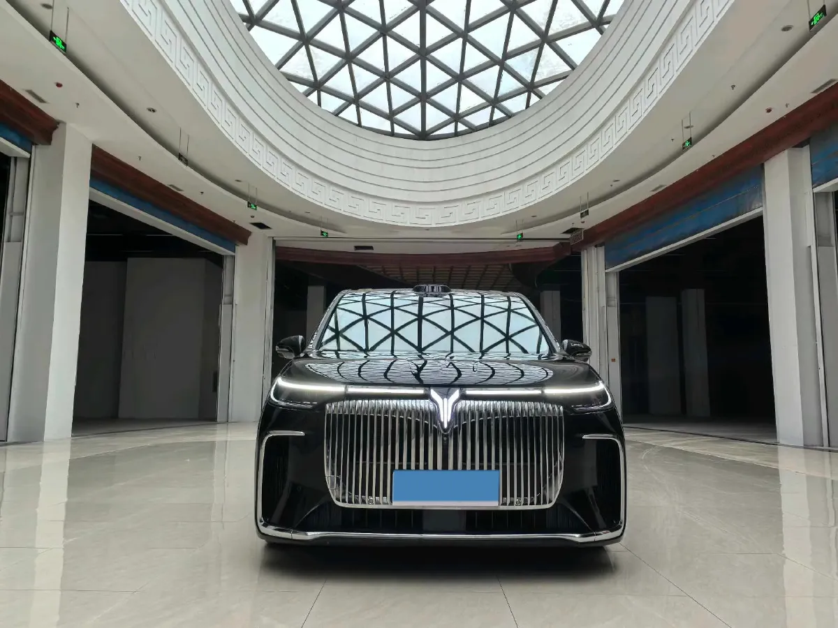 2025 Voyah Dream 1.5T 150HP L4 PHEV 41.7KWH,autocango,china used car exporter,china ev exporter,chinese used car exporter,chinese used ev exporter