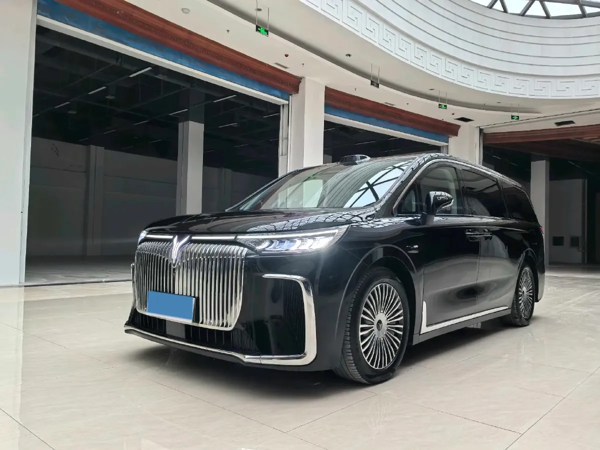 2025 Voyah Dream 1.5T 150HP L4 PHEV 41.7KWH,autocango,china used car exporter,china ev exporter,chinese used car exporter,chinese used ev exporter