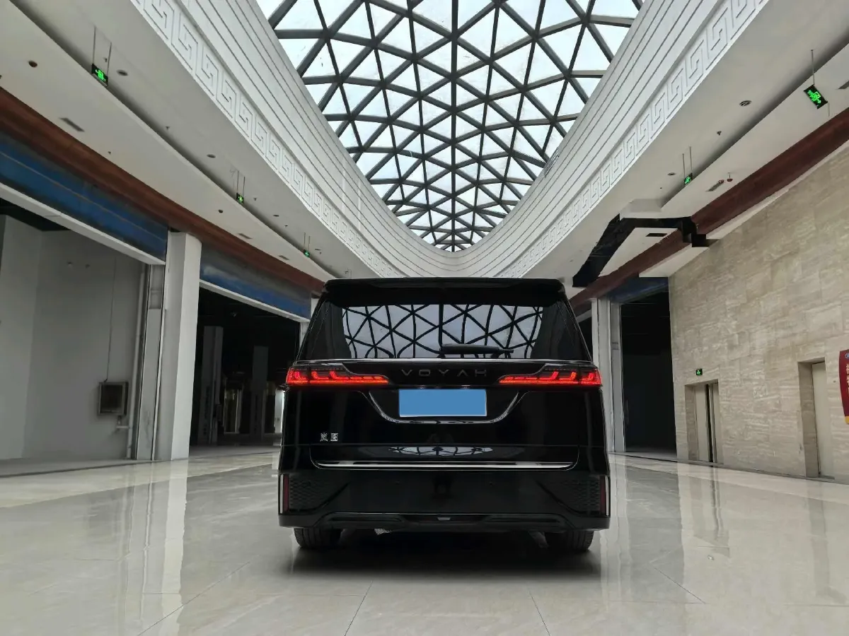 2025 Voyah Dream 1.5T 150HP L4 PHEV 41.7KWH,autocango,china used car exporter,china ev exporter,chinese used car exporter,chinese used ev exporter