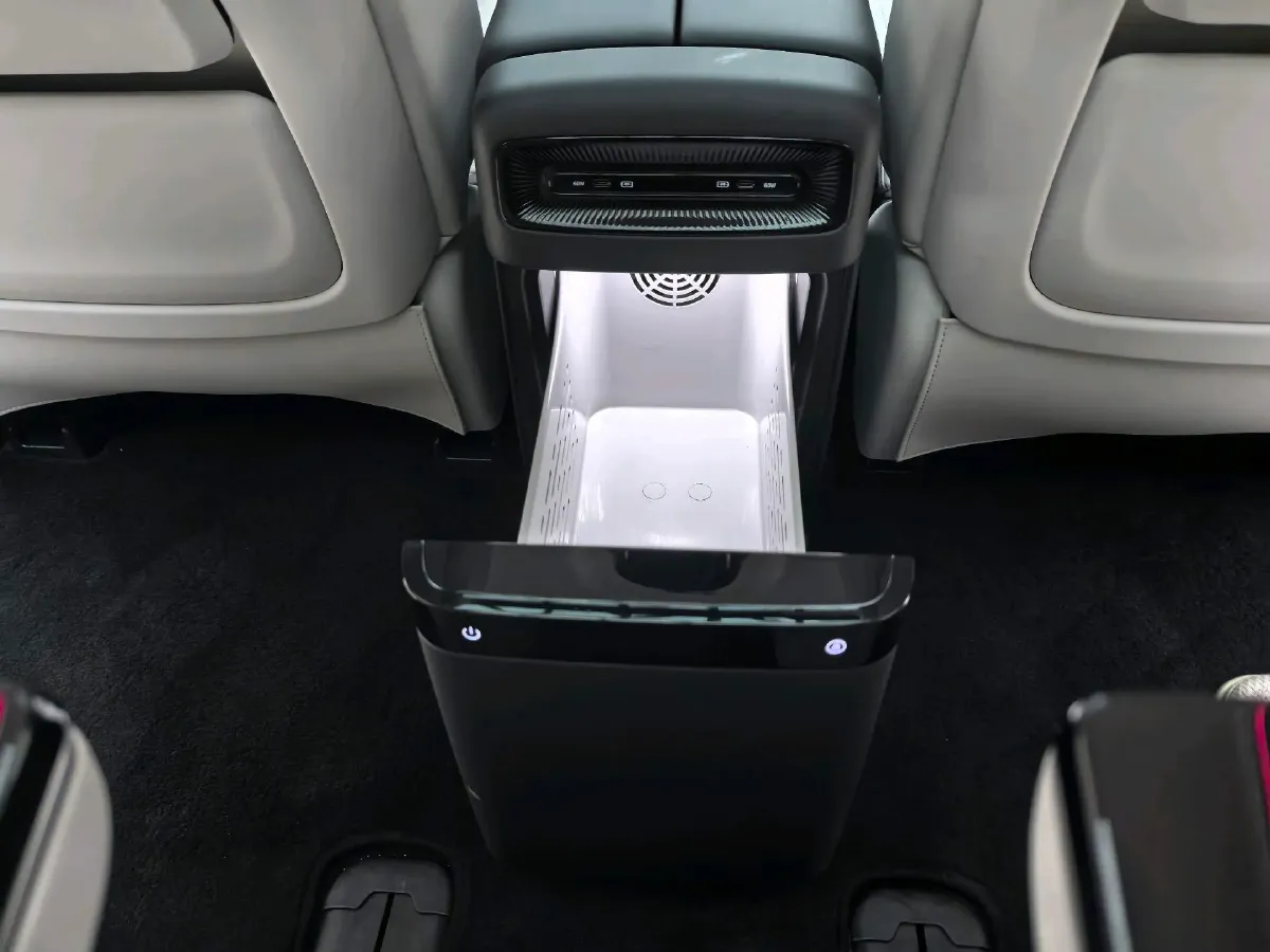 2025 Voyah Dream 1.5T 150HP L4 PHEV 41.7KWH,autocango,china used car exporter,china ev exporter,chinese used car exporter,chinese used ev exporter