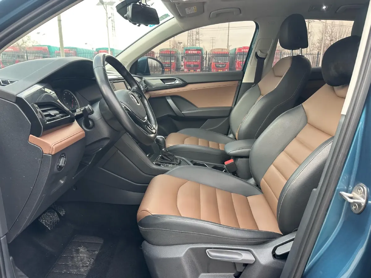 2019 MINI MINI 1.5T 102HP L3 7DCT,autocango,china used car exporter,china ev exporter,chinese used car exporter,chinese used ev exporter