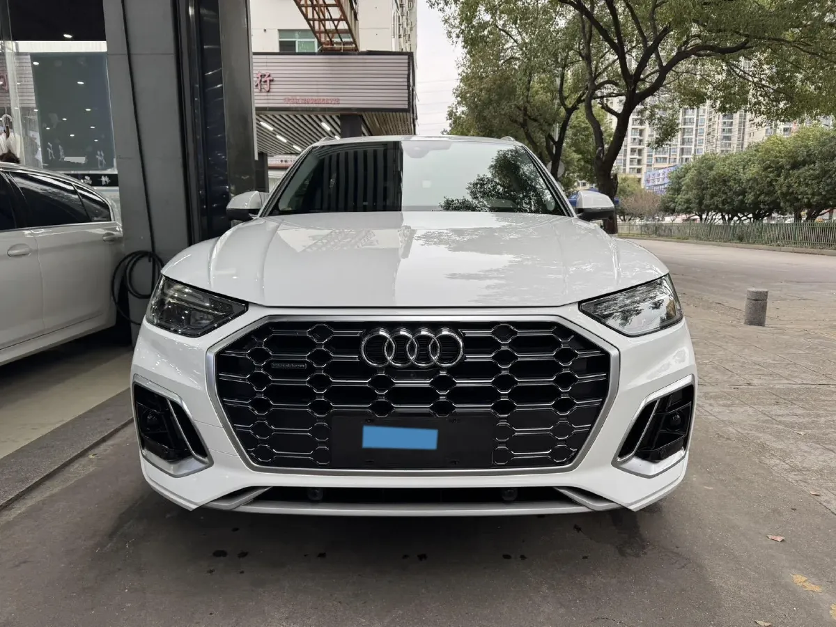 2021 Audi Q5L 2.0T 190HP L4 7DCT,autocango,china used car exporter,china ev exporter,chinese used car exporter,chinese used ev exporter