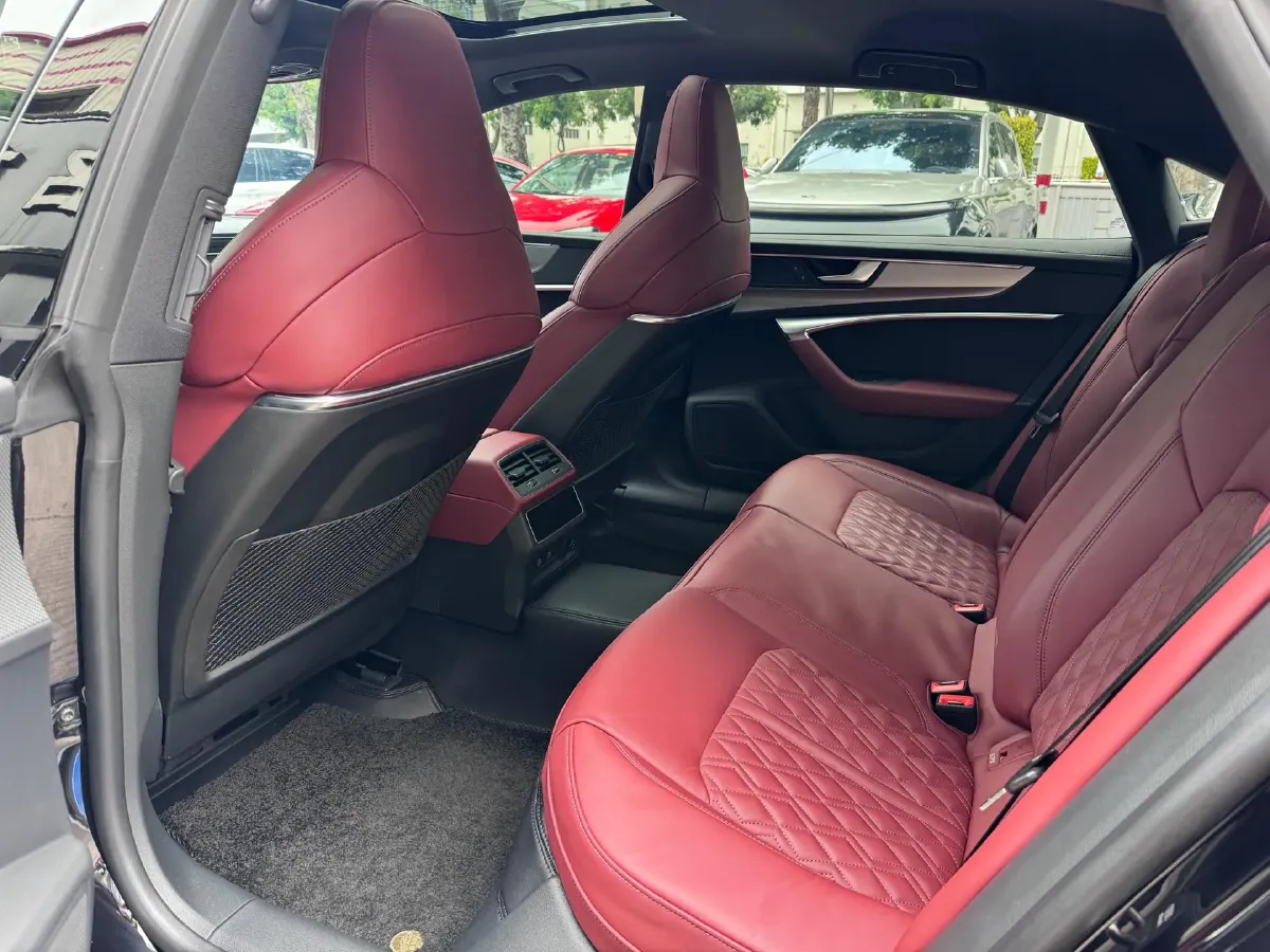 2024 Audi A7L 2.0T 245HP L4 7DCT,autocango,china used car exporter,china ev exporter,chinese used car exporter,chinese used ev exporter