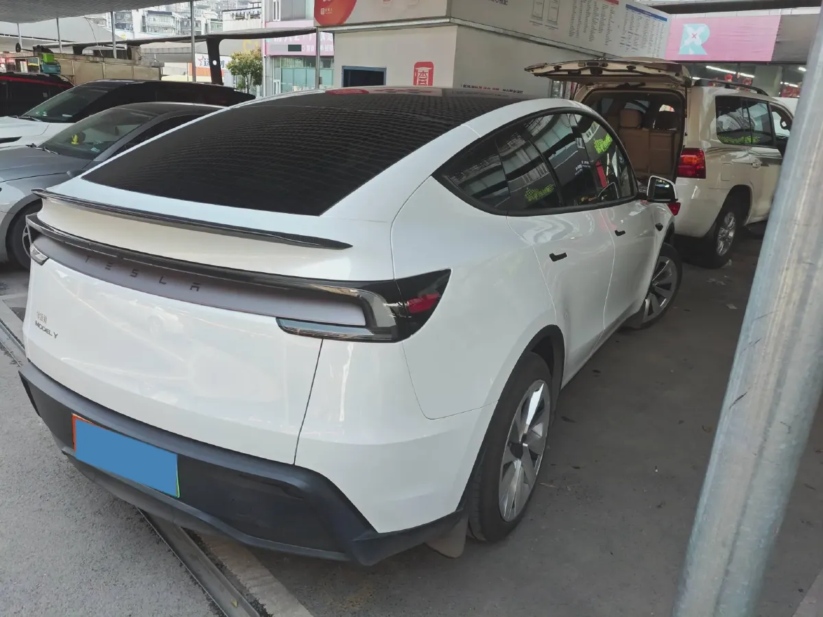 2025 Tesla Model Y BEV 62.5KWH,autocango,china used car exporter,china ev exporter,chinese used car exporter,chinese used ev exporter