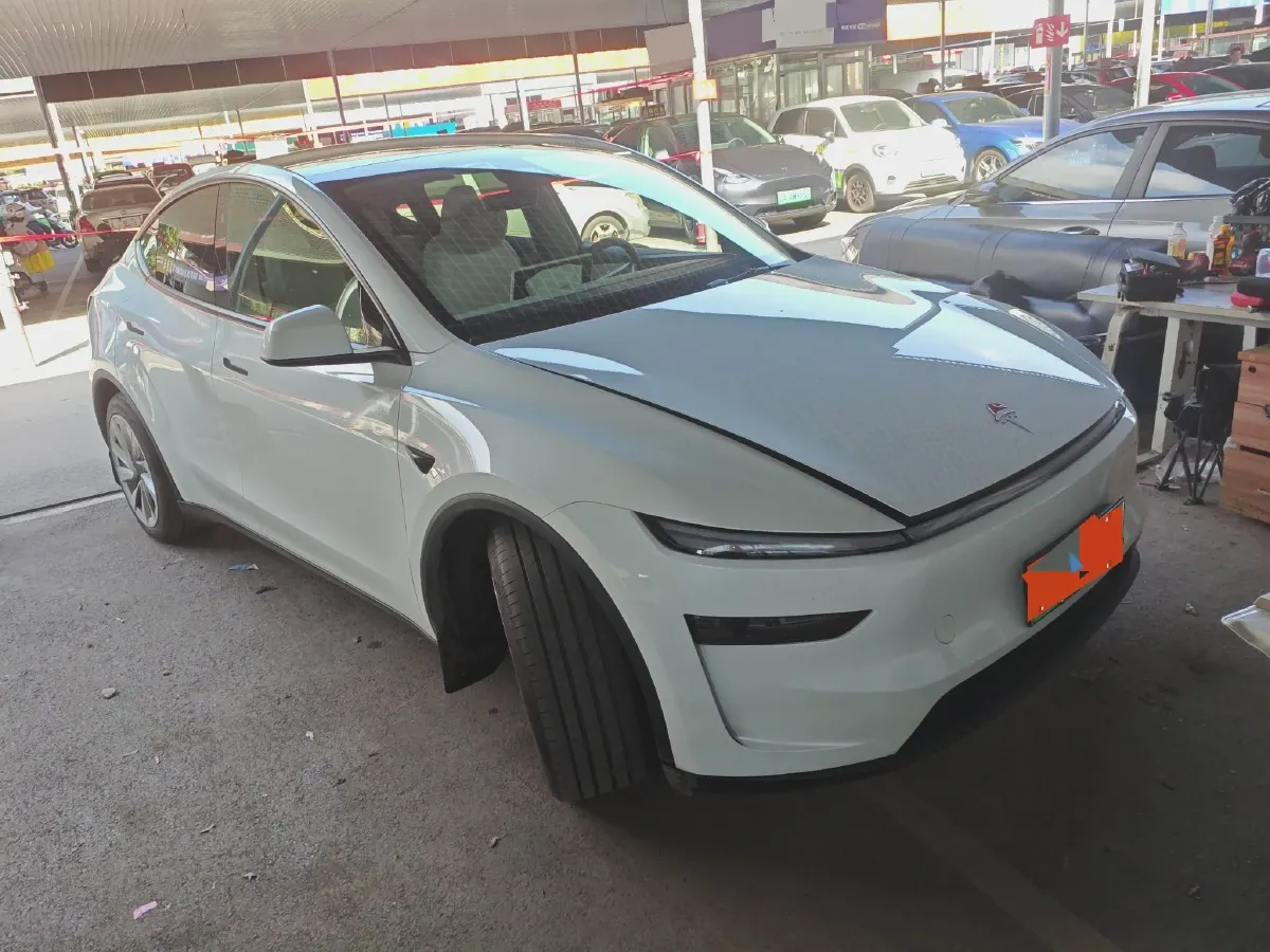 2025 Tesla Model Y BEV 62.5KWH,autocango,china used car exporter,china ev exporter,chinese used car exporter,chinese used ev exporter
