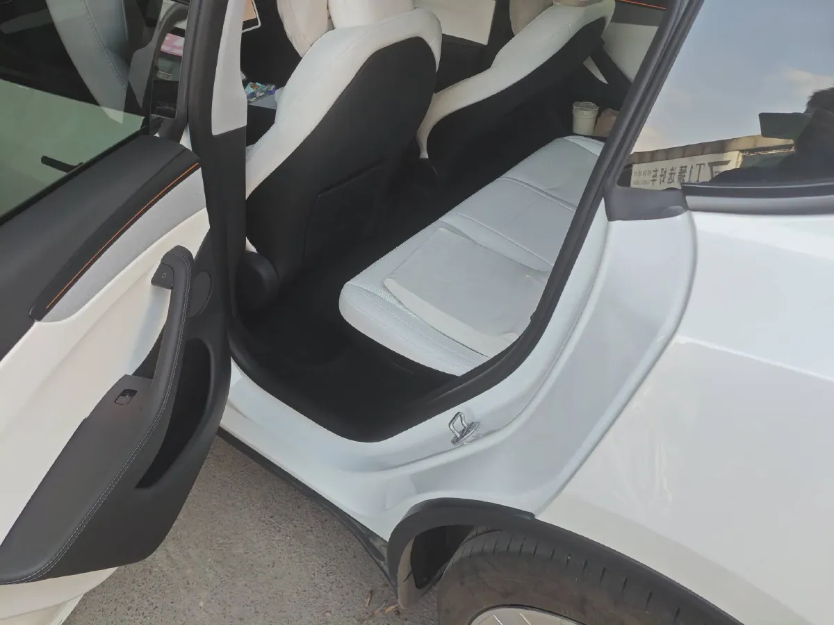 2025 Tesla Model Y BEV 62.5KWH,autocango,china used car exporter,china ev exporter,chinese used car exporter,chinese used ev exporter