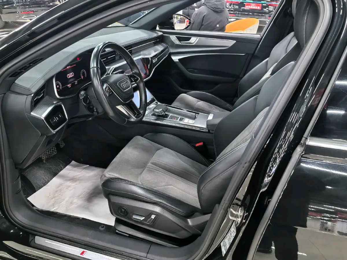 2023 Audi A6L 2.0T 190HP L4 7DCT,autocango,china used car exporter,china ev exporter,chinese used car exporter,chinese used ev exporter