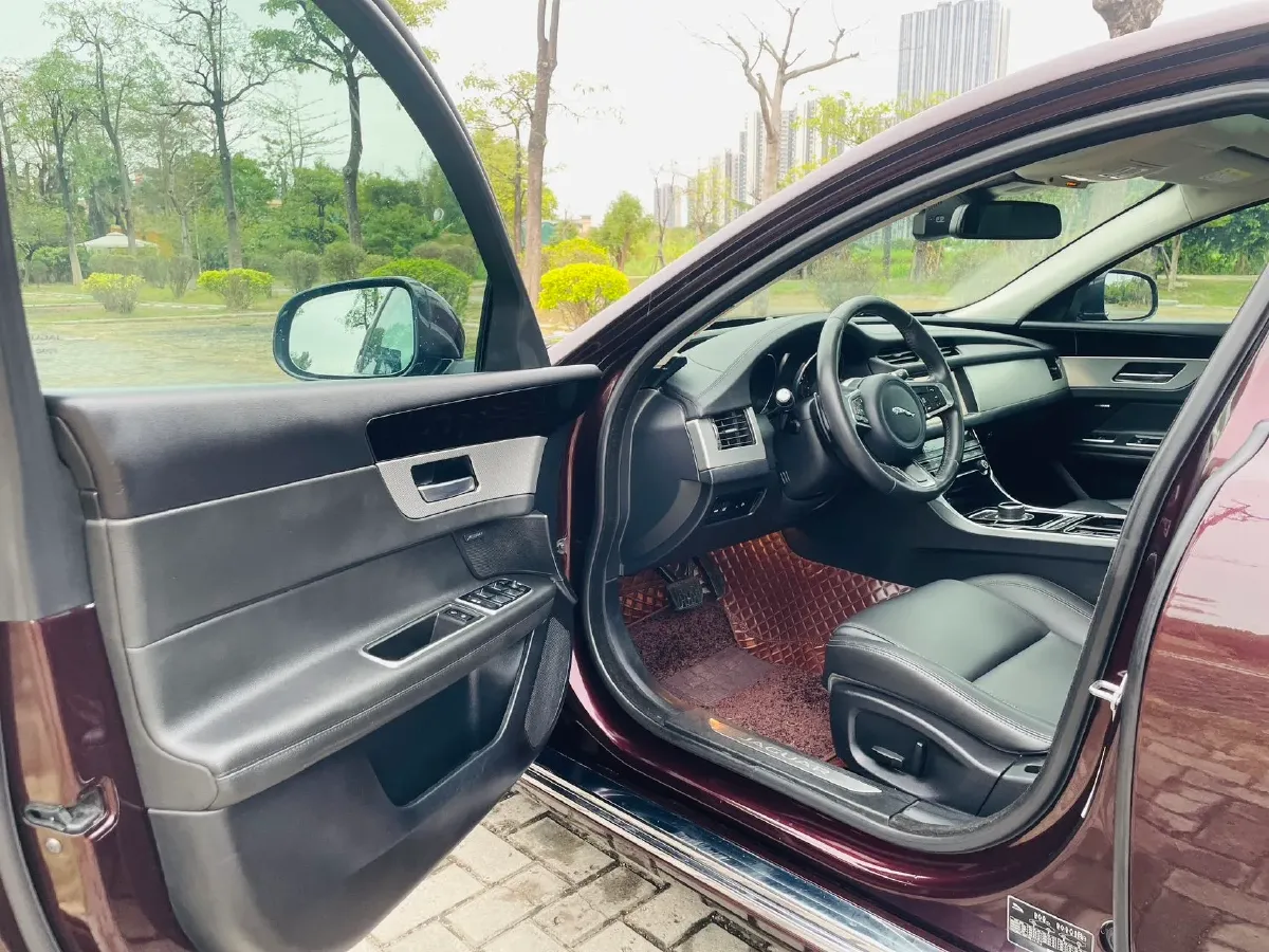 2020 Jaguar XFL 2.0T 200HP L4 8AT,autocango,china used car exporter,china ev exporter,chinese used car exporter,chinese used ev exporter